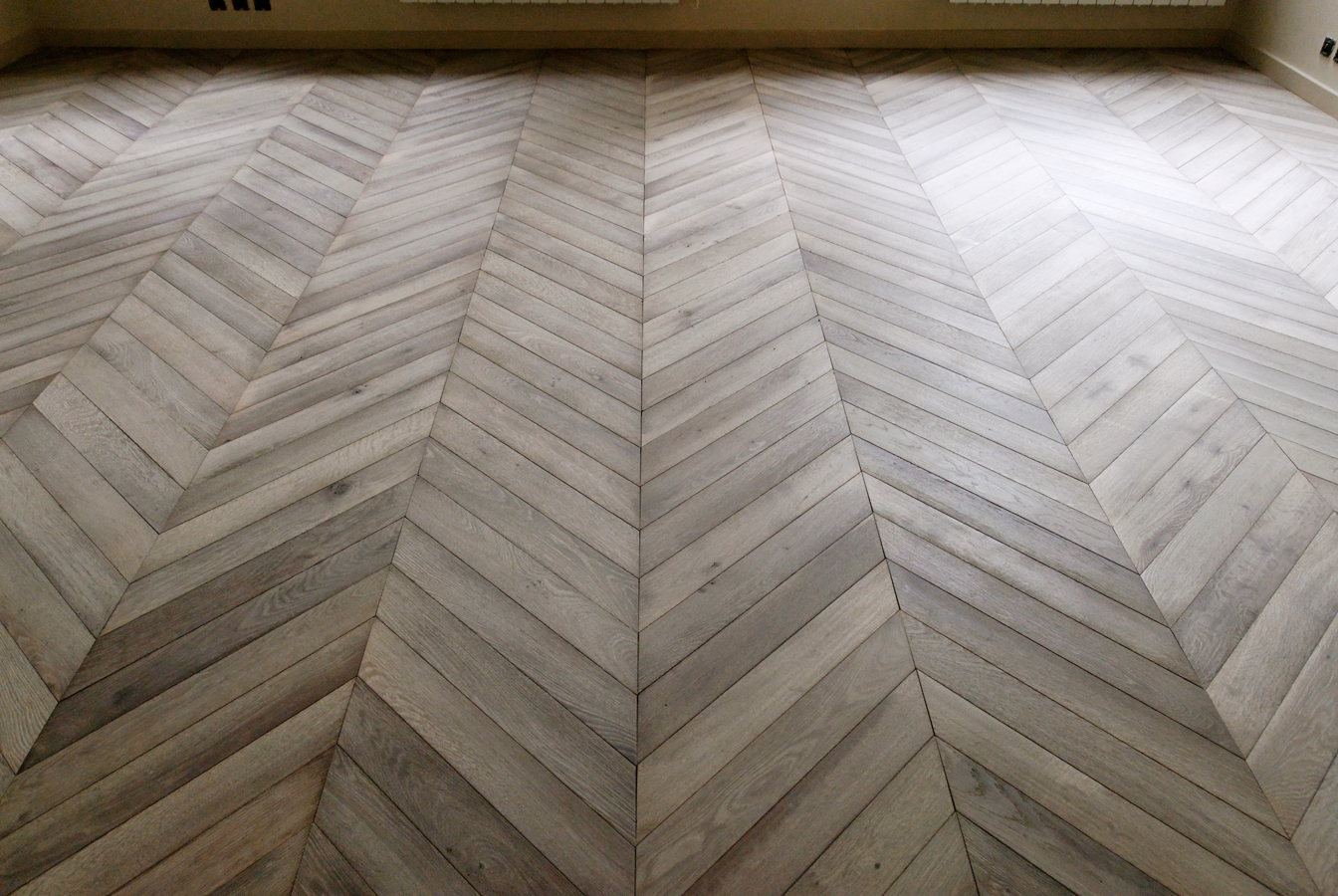 Parquet chevron in oak, gray leached