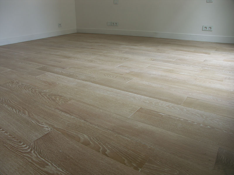 Parquet lames larges avec une belle finition c�rus�e