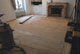 A noter : les plinthes existantes sont laiss�es en place et aras�es en partie basse pour permettre le passage des lames de parquet.