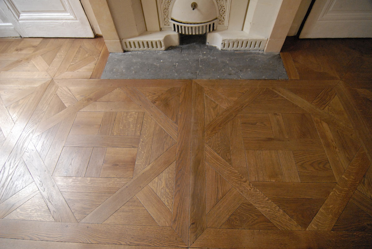 Panels Aremberg oak, aged and patinated .