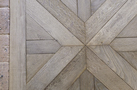 DÃ©tail du parquet gris devant la cheminÃ©e
