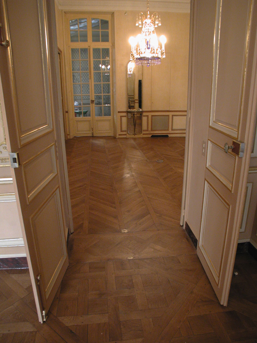 passage de porte entre panneau Versailles et parquet FougÃ¨res