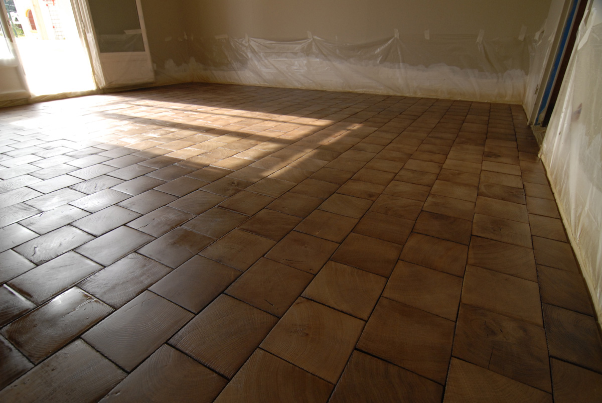 Détail d'un parquet-pavé en bois debout