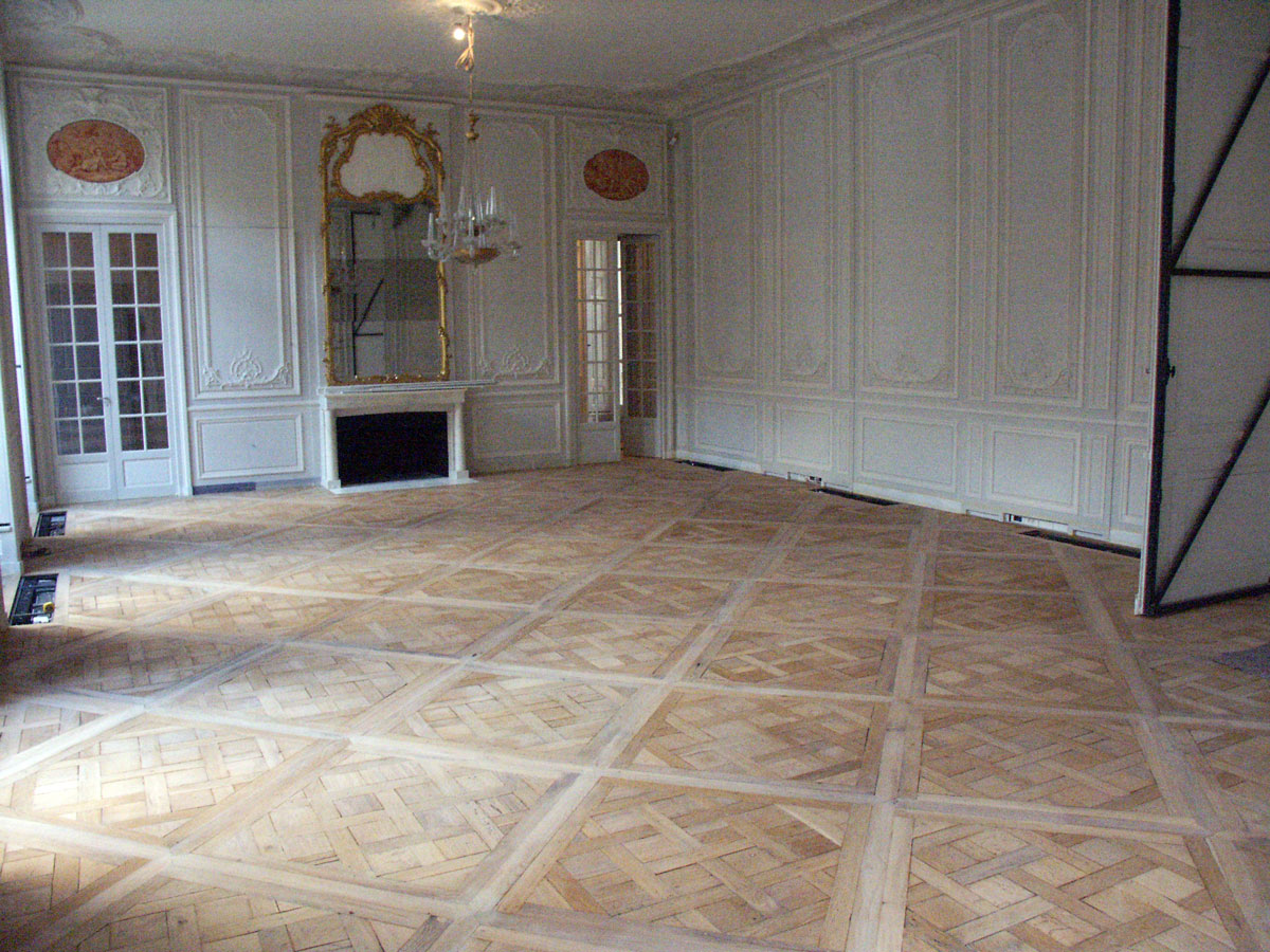 Vue d'ensemble d'une pièce en parquet Versailles