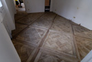 La pose du parquet Versailles dans une chambre est terminÃ©e