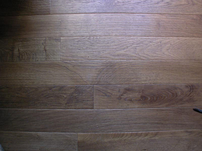 parquet à l'anglaise foncé