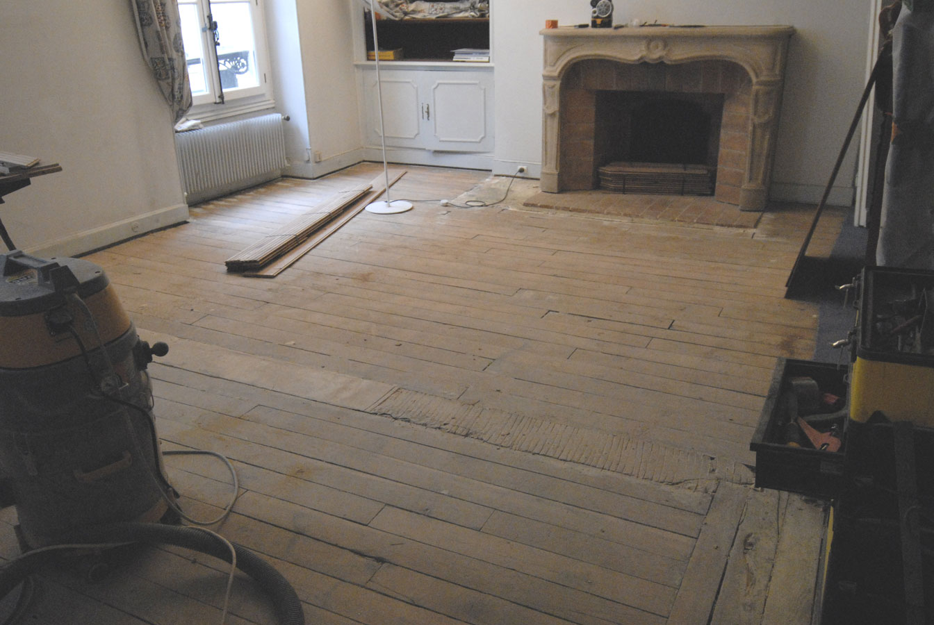 A noter : les plinthes existantes sont laissÃ©es en place et arasÃ©es en partie basse pour permettre le passage des lames de parquet.