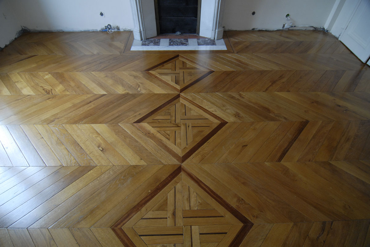 Les motifs centraux traversent la piÃ¨ce