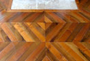 Le changement de sens permet d'axer le parquet sur la cheminÃ©e