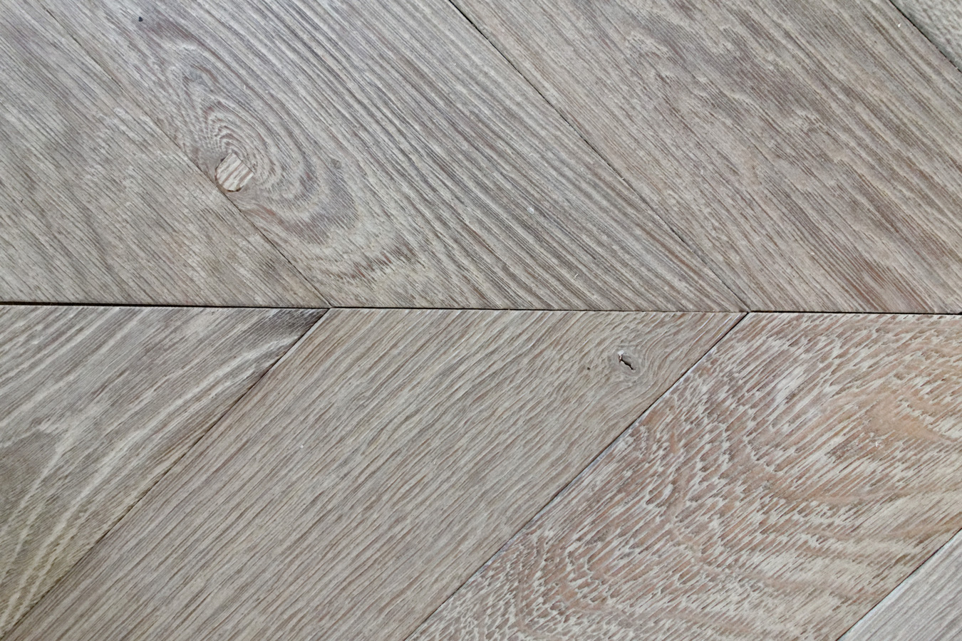 ChÃªne massif pour ce parquet Point de Hongrie